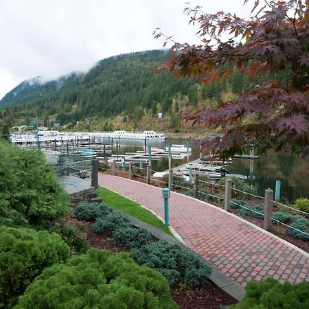 Super 8 By Wyndham Sicamous Hotel Exterior foto