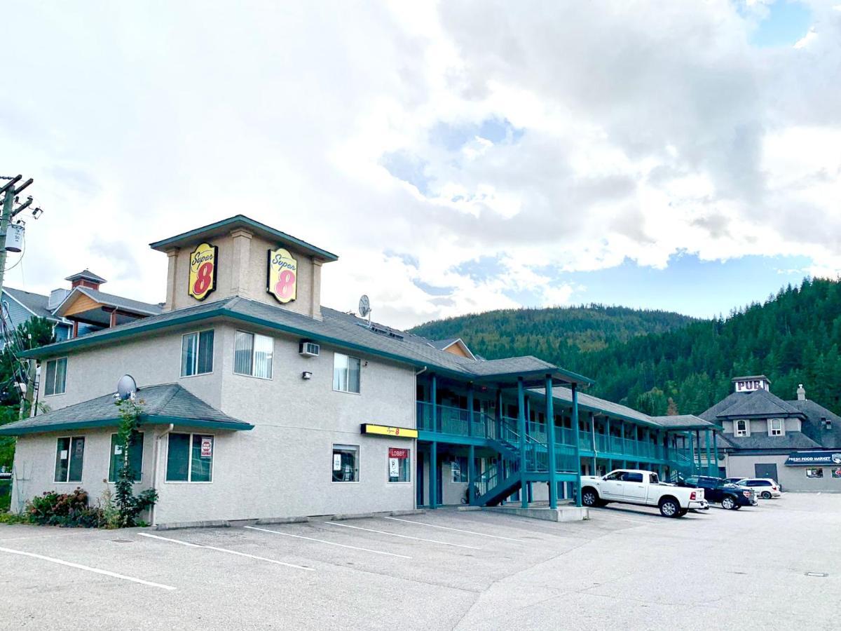 Super 8 By Wyndham Sicamous Hotel Exterior foto