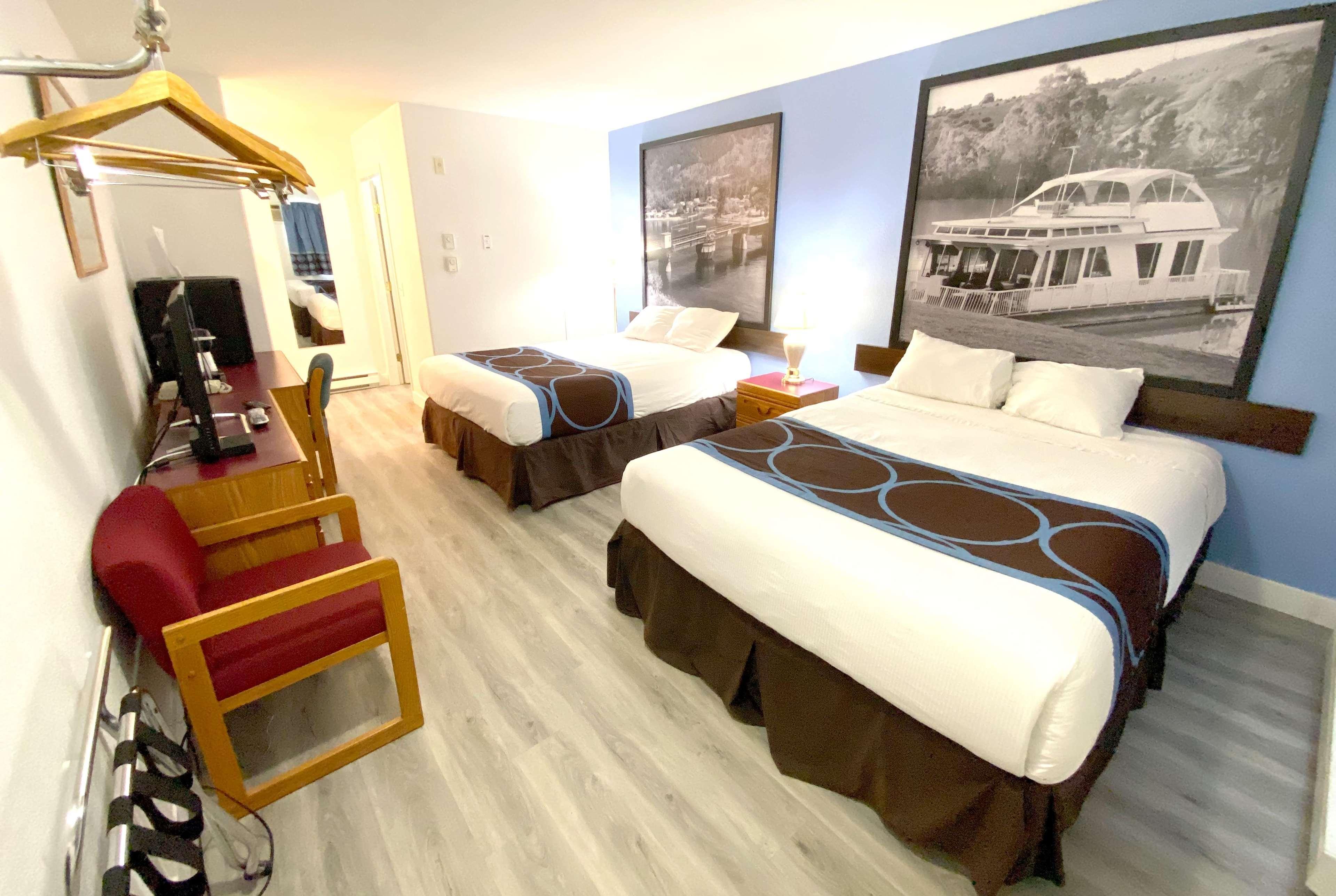 Super 8 By Wyndham Sicamous Hotel Exterior foto