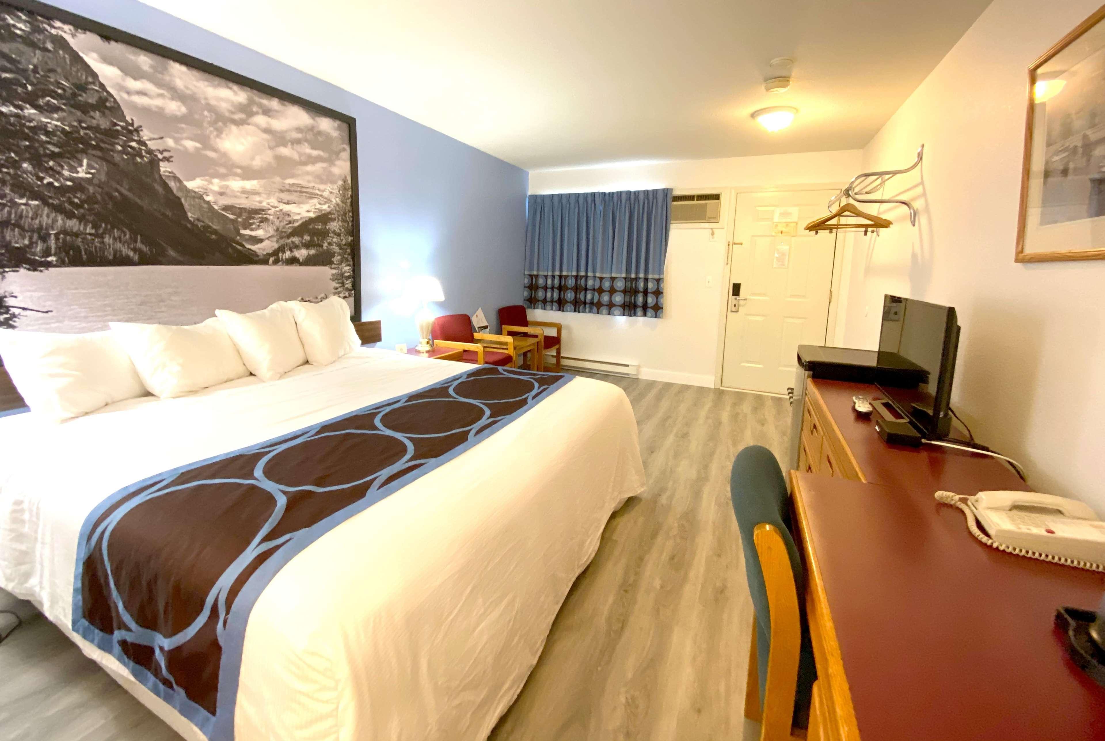Super 8 By Wyndham Sicamous Hotel Exterior foto