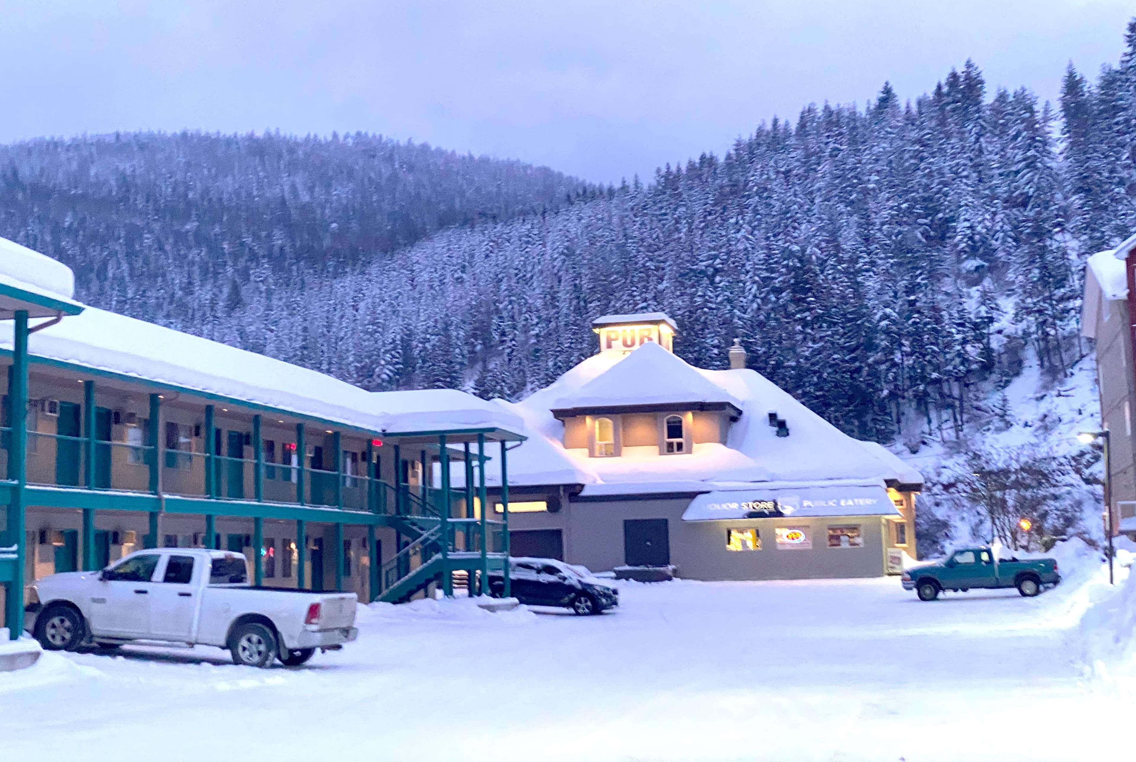 Super 8 By Wyndham Sicamous Hotel Exterior foto