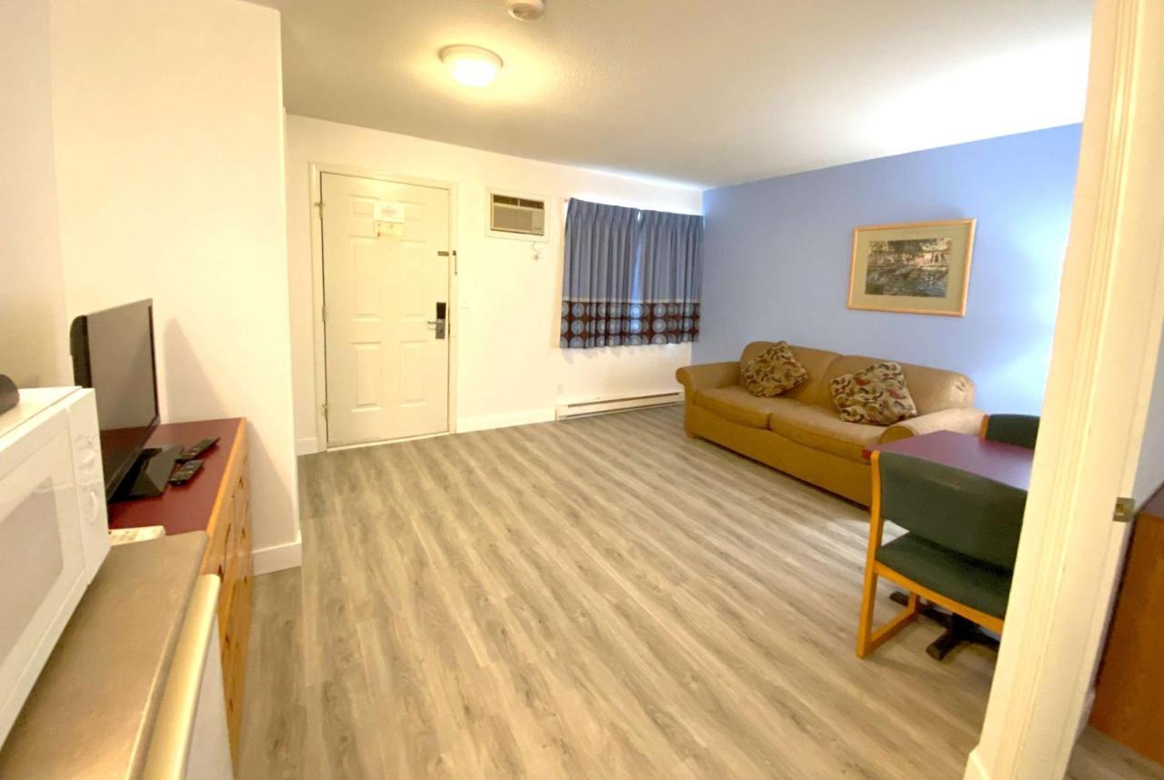 Super 8 By Wyndham Sicamous Hotel Exterior foto
