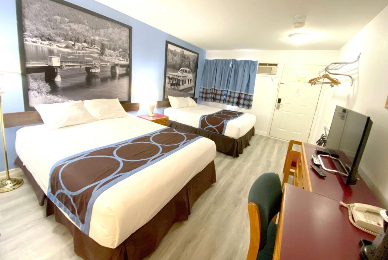 Super 8 By Wyndham Sicamous Hotel Exterior foto