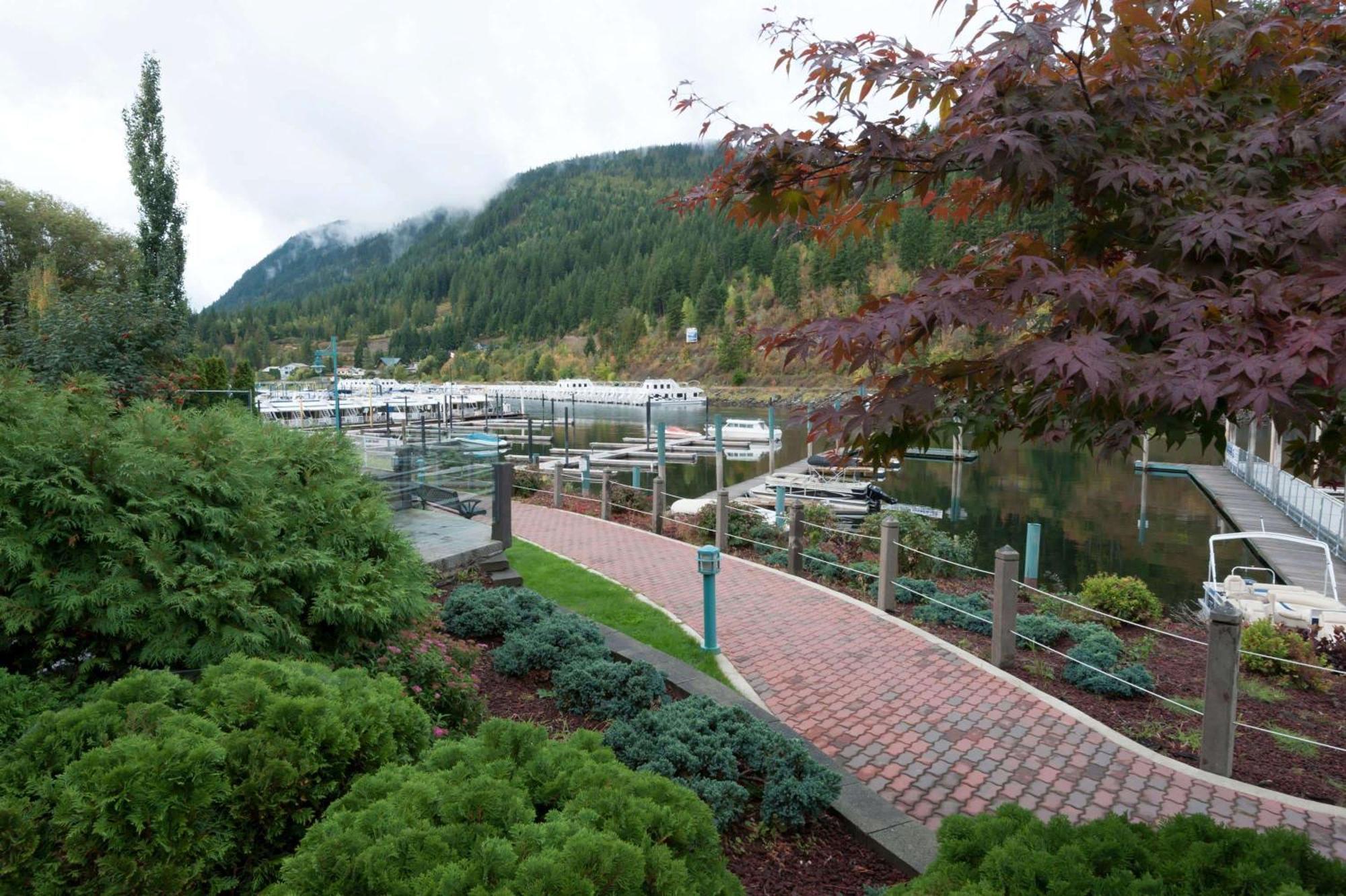 Super 8 By Wyndham Sicamous Hotel Exterior foto