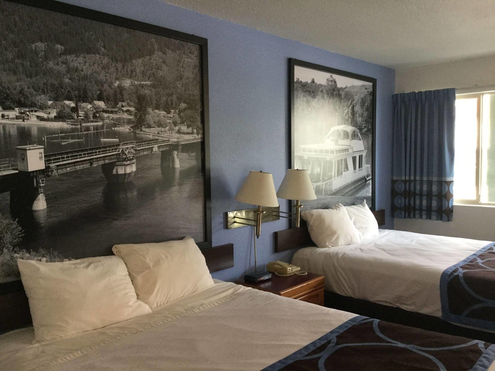 Super 8 By Wyndham Sicamous Hotel Exterior foto