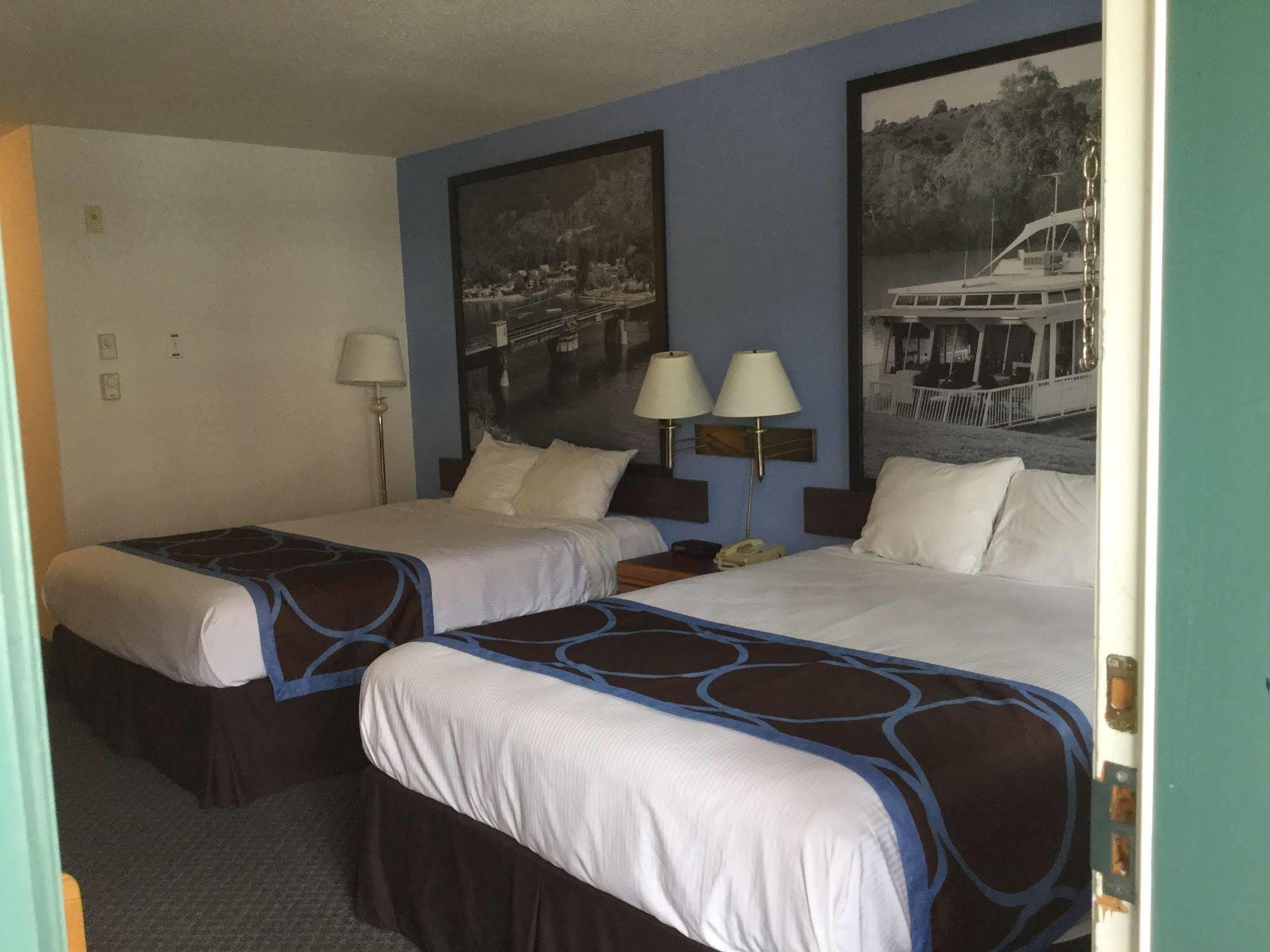 Super 8 By Wyndham Sicamous Hotel Exterior foto