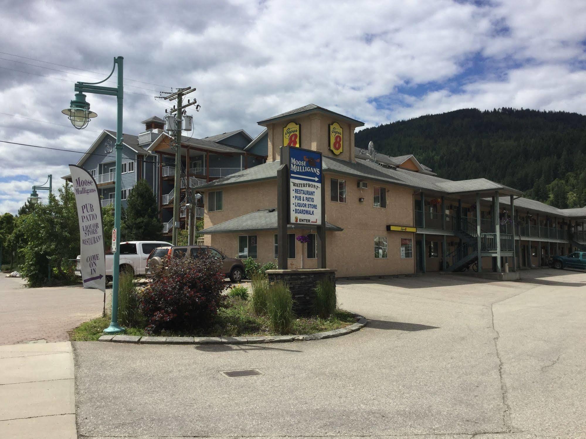 Super 8 By Wyndham Sicamous Hotel Exterior foto