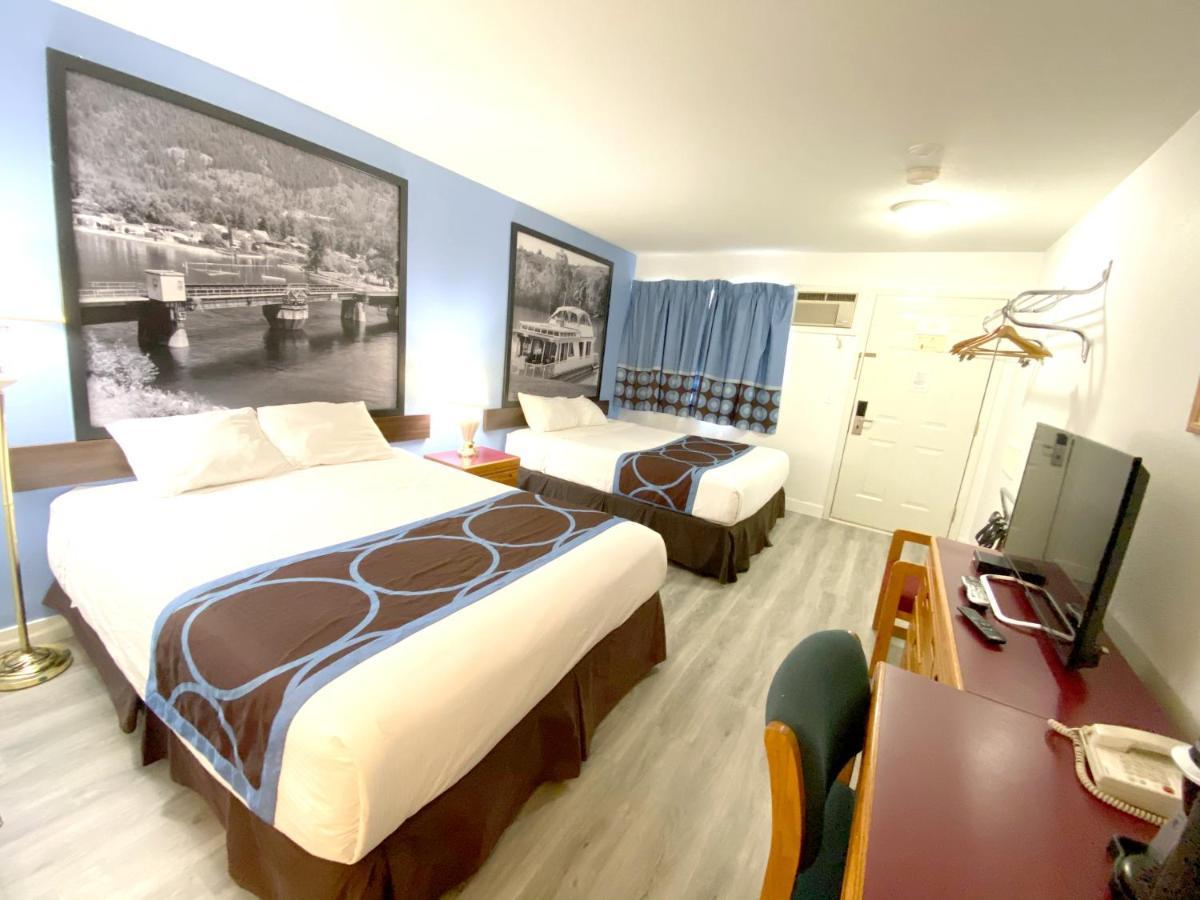 Super 8 By Wyndham Sicamous Hotel Exterior foto